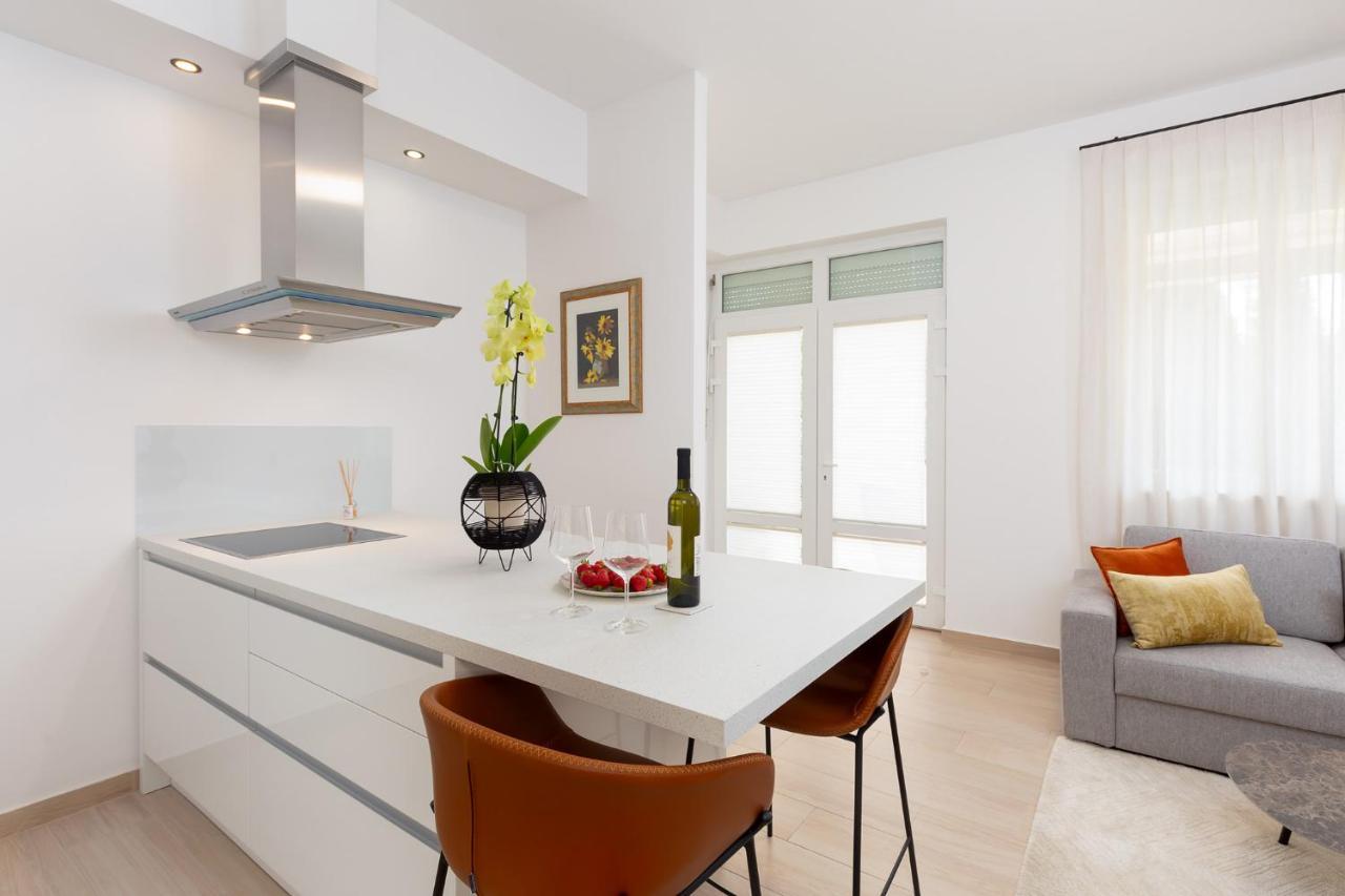 Stylish Apartment Mediterraneo Πόρετς Εξωτερικό φωτογραφία