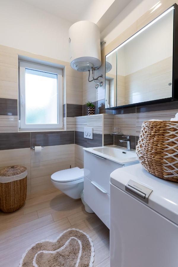 Stylish Apartment Mediterraneo Πόρετς Εξωτερικό φωτογραφία